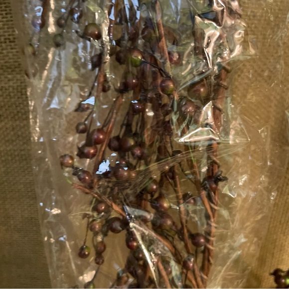 3 Garlands Primitive Berry for Farmhouse, Cottage and Rustic Mantel, set of 3 - Picture 7 of 10